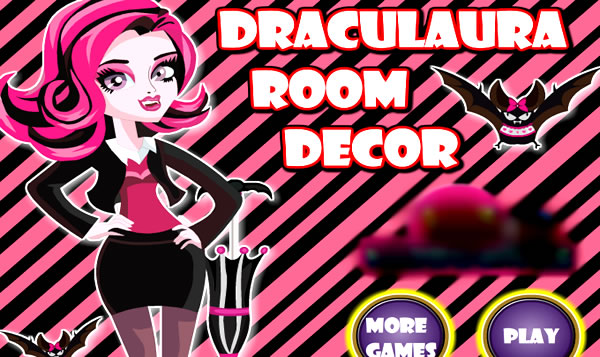 Decorando a sala da Draculaura